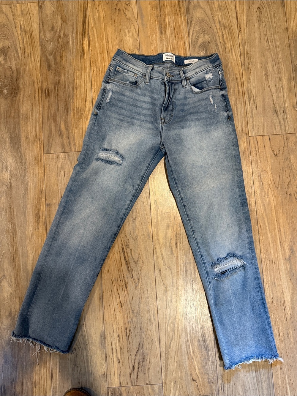 Kensie Light Blue Distressed Cropped Jeans